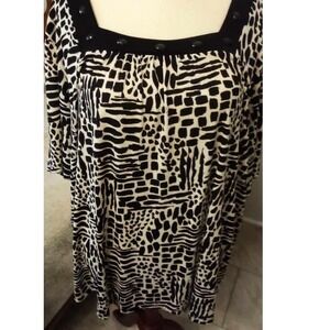 Lane Bryant 4X Black White Abstract Print Square Neck 3/4 Sleeve Top‎